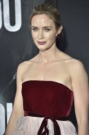 Alfredo tejada‏ @alfredotejada79 8 нояб. Emily Blunt Der Furchterliche Erste Kuss