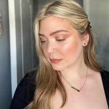 Makeup Artist Lindsay