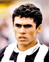 Allan Oviedo, quien fue campeón goleador en la primera división y  seleccionado nacional, viajará este mediodía en El Expreso del Deporte. Les  esperamos en Multimedios Canal 8, en primera clase.