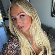 Jasmine Simpson's Instagram, Twitter & Facebook