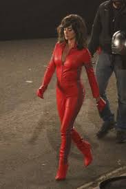 V něm se mění na dokonalého romantického hrdinu bojujícího za lepší,… Penelope Cruz Films Some Night Scenes For Zoolander 2 Penelope Cruz Races Fashion Leather Dress
