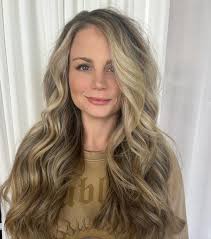 We love a rooted blondie for fall🍁