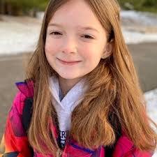 Ella Houser's Instagram, Twitter & Facebook