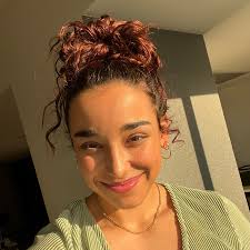 Natalie Goldstone's Instagram, Twitter & Facebook