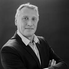 Les préparations aux certif ont été rudes, mais elles valaient le coup !  Heureux de partager un nouveau badge pour ma certification SAFe for Teams.  Le plus gros reste à faire avec