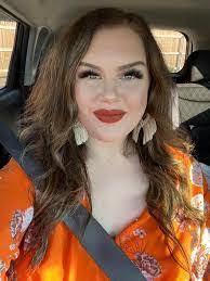 Deanna Savino's Instagram, Twitter & Facebook