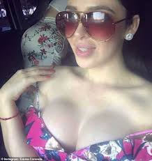 Joaquin el chapo guzman's wife on friday posted instagram photos of herself laughing outside brooklyn federal court. El Chapo S Wife Runs An Instagram Account For The Drug Lord Daily Mail Online