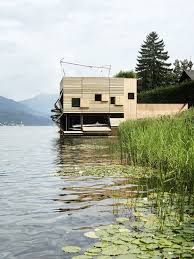 Mhm Architects Crean Una Casa Barco En El Lago Austriaco De Millstatt Diariodesign Com Bote Casa Casas En El Lago Casa Flotante