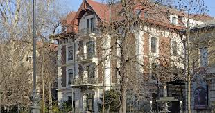 Legbefolyásosabb embere, 479,4 milliárd forintos személyi vagyonnal. Index Gazdasag Varkonyi Andrea Uj Mediacege Meszaros Lorinchez Kotheto Villaba Koltozott