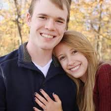 Please do not use Chris Melvin a painter and decorator from the Drumoyne  area of Glasgow. I asked him to paint my kitchen and living room ceiling.  Price was agreed and he