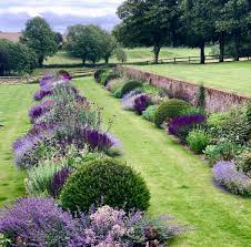 Danna Callahan On Instagram Herbaceous Boarders A Cornerstone Of English Gardens As Seen Here From T Garden Design Cottage Garden Garden Inspiration