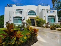 Recommended Vacation Home Rentals By Experts In Usa Caribbean Bahamas Mexico With No Booking Fe Vacation Home Rentals Vacation Home Beautiful Pools