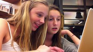 Cocoa and Cram provides extra study time for freshmen