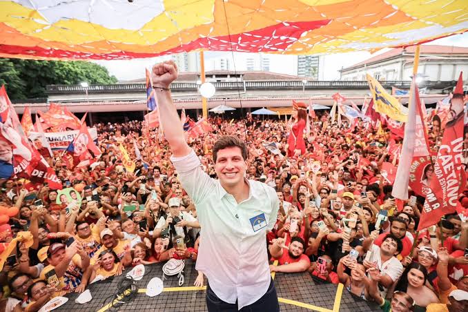 Vamos inaugurar um novo tempo”, afirma João Campos ao oficializar candidatura - PSB 40