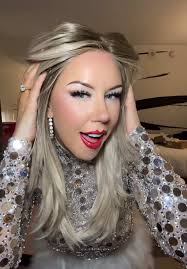 Las Vegas Night 1: Miley Natural Blonde #wig #wigs #lasvegas  #cschairholiday #chelseysmithcosmetics #chelseysmithcrowns  #cscvegastakeover #blondehair #redlips