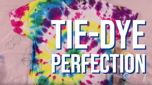 The dye and ice cubes get scattered all over whatever you are tie dyeing. How To Achieve The Classic Tie Dye Pattern Youtube