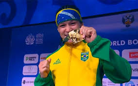 Bia começou no boxe aos quatro anos de idade na garagem de casa, onde seu pai, raimundo bia voltou em 2016 e passou também a ser sparring de adriana araújo, medalha de bronze na olimpíada. Bia Ferreira Boxe Categoria Leve Ate 60kg Jogos Olimpicos De Toquio