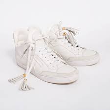 Как известно, в результате совместного проекта компании adidas и канье уэста ограниченными тиражами. Krossovki Kanye West H Louis Vuitton Kupit Za 18000 Sfs