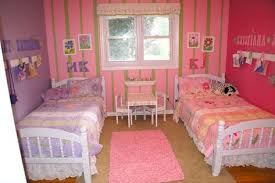 girls shared bedroom this could so be my girls bedroom i have one pink loving girl and one p shared girls bedroom bedroom for girls kids pink bedroom decor