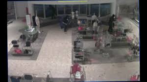Neiman marcus is a renowned specialty store dedicated to merchandise leadership and superior customer service. Neiman Marcus Targeted In Smash And Grab At Oak Brook Center Abc7 Chicago