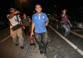 Black maria umumnya digunakan untuk mengangkut tahanan. Polis 72 Beg Berisi Wang Tunai Barang Kemas