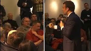 Si être gilet jaune, ça veut dire qu'on est pour que le travail paie plus et que le parlement fonctionne mieux, alors je suis gilet jaune. Macron Ironise Sur Jojo Avec Un Gilet Jaune Qui A Le Meme Statut Qu Un Ministre Le Huffpost