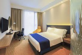 Queen Bed Room With Free Express Start Breakfast And Free Wi Fi At Holiday Inn Express