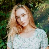 Alicja Galecka's Instagram, Twitter & Facebook