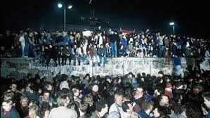 Wir haben eine kleine chronik der wichtigsten ereignisse im jahr 1989 zusammengestellt. 9 November 1989 Als Die Mauer Fiel Br24 Br De