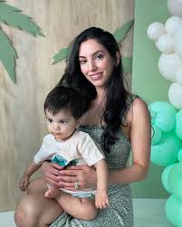 Please don't ask your eye doctor to do this. 🛑 I recently had an RN  patient argue with me over this. I thought another healthcare professional  would understand better. 🤦🏻‍♀️ Contact lenses