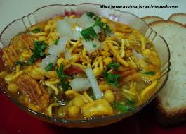 Misal Pav Is A Very Famous Dish In Maharashtra Specially The Puneri And Kolhapuri Misal The Ingredients Are Arrange Indian Food Recipes Pav Recipe Desi Food