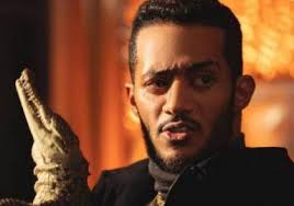 تراجع الفنان محمد رمضان وقام بنعي الطيار أشرف أبو اليسر الذي رحل عن عالمنا صباح اليوم بعد تدهور حالته الصحية ودخوله العناية المركزة. Ø±Ø³Ø§Ù„Ø© Ø´Ø¯ÙŠØ¯Ø© Ø§Ù„Ù„Ù‡Ø¬Ø© Ù…Ù† Ø£Ø³Ø±Ø© Ø§Ù„Ø·ÙŠØ§Ø± Ø§Ù„Ø±Ø§Ø­Ù„ Ø£Ø´Ø±Ù Ø£Ø¨Ùˆ Ø§Ù„ÙŠØ³Ø± Ù„Ù„ÙÙ†Ø§Ù† Ù…Ø­Ù…Ø¯ Ø±Ù…Ø¶Ø§Ù† Ø³Ù…Ø§ Ø§Ù„Ø¥Ø®Ø¨Ø§Ø±ÙŠØ©