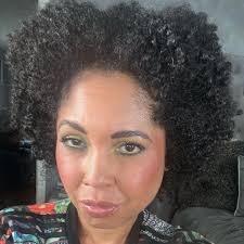 Cara Chambers (@beautyandthefrizz) • Threads, Say more