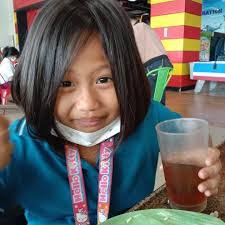 Lora George's Instagram, Twitter & Facebook