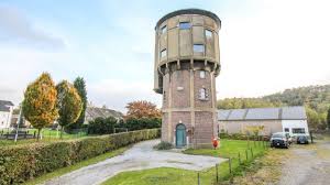 20 000 €uros pour s'offrir la vie de château. Rocourt Une Agence Immobiliere Met En Vente Un Chateau D Eau Photos