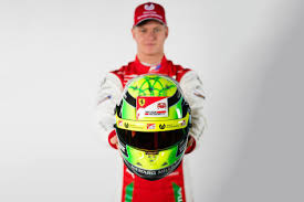 .schumacher autogramm mick schumacher michael schumacher cap michael schumacher. Formel 2 Neuer Schumi Helm Autobild De