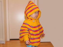 Gestrickter poncho mit kapuze und schã¼hchen fã¼r babys und kinder in. Kinder Poncho Hakeln Mit Kragen Oder Kapuze