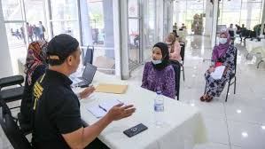 Pemandu forklift (berpusat di pusat pengedaran cyberjaya). Video 100 Kerja Kosong Ramai Serbu Malakat Mall Masjid Tanah Melaka Untuk Interview Kerja Kitareporters Semua Boleh Jadi Reporter