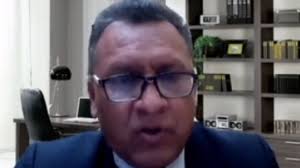 Director del PAI llama "sinvergüenzas" a los antivacunas que protestan  contra la vacunación