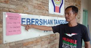 Tandas perlu dicuci selalu agar sentiasa kelihatan bersih dan segar. Sudahlah 30 Sen Tak Bayar Pengotor Pula