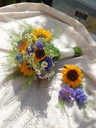 Clare luke from 'luke and lottie floral design' is a genius. Sunflowers And Cornflowers A Summer Bouquet Www Blubellelane Co Uk Sunflower Wedding Bouquet October Wedding Flowers Wedding Flowers