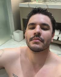 Meu avô nasceu perto de uma cidade chamada São Desidério, no interior da  Bahia. Viveu a vida inteira como homem honesto. Arou a terra na mão,  plantou o próprio sustento. Quando já