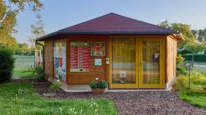 Wählen sie das gartenhaus, das am besten zu ihrem garten, ihrem haus, ihrem geschmack und ihrem budget passt. Bamberger Schulbiene Bienen Leben In Bamberg De