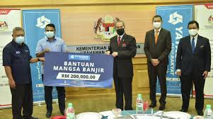 Berikut kami kongsikan anda tarikh. Yayasan Bank Rakyat Sumbang Rm400 000 Bantu Pelajar Dan Mangsa Banjir Utusantv