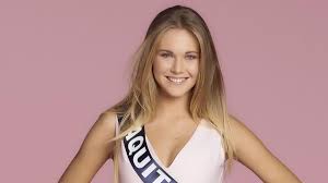 On vous en parlait il y a quelques jours… dita von frite était en lice pour miss pin up france 2018 après avoir remporté le titre régional cette année. Miss France 2018 La 5eme Dauphine Cassandra Julia Revient Sur Son Incroyable Annee