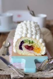 regenbogen biskuitrolle mit obst und sahne wolkchen ina isst lebensmittel essen biskuitrolle lecker