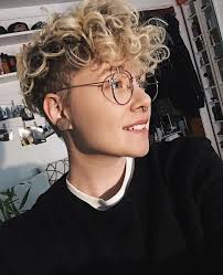 Pin By Lara V On Estilos De Pelo Rizado Tomboy Hairstyles Short Curly Hair Curly Hair Trends