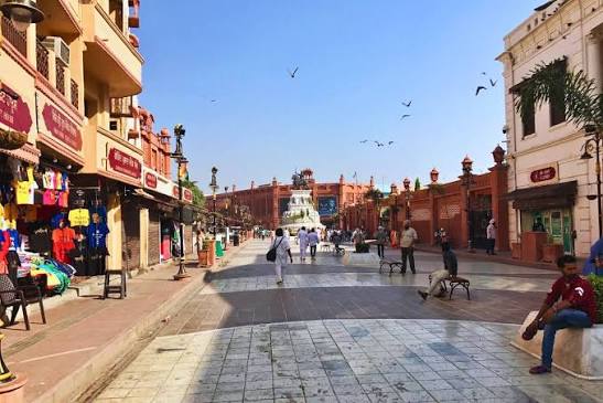 Hall Bazaar on a Sunday morning