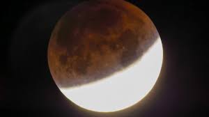 Eclipsele de luna apar in momentul in care luna intra in umbra pamantului, iar. Cea Mai LungÄ EclipsÄ De LunÄ Din Acest Secol VizibilÄ Èi Din Satu Mare