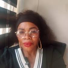 A woman's body makes her sexy, her smile ☺ makes her pretty but her  character & good heart ♥ makes her absolutely beautiful